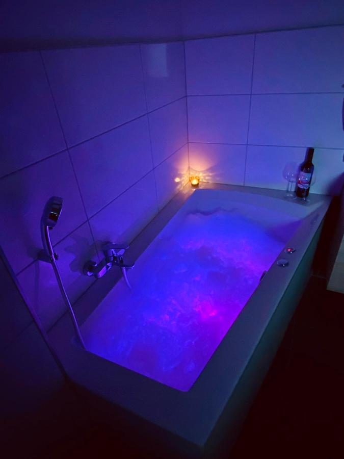 Lebenslust Mit Whirlpoolbadewanne #innenstadt#aussenbereich Von Harztraveler *